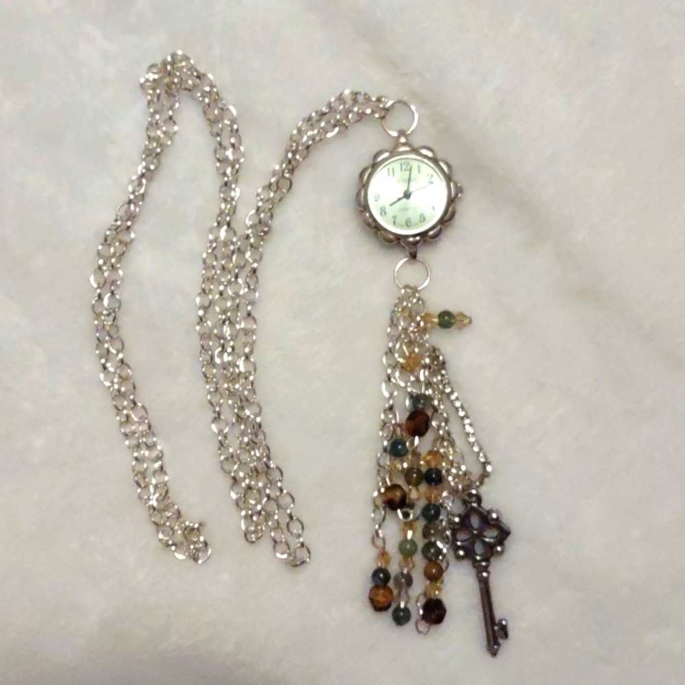 💚Clock Necklace - Picture 5 of 6